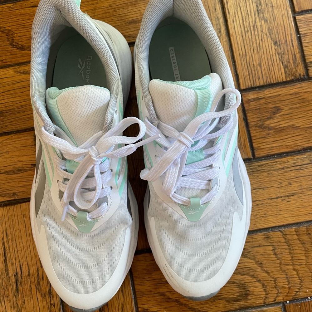 Reebok Women's White and Light Green Sneakers 9 1/2